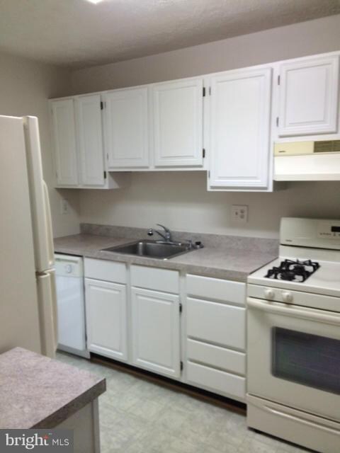 11984 Cardamom Dr, Woodbridge, VA 22192 - photo 3