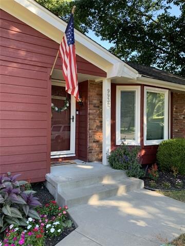 9932 Westgate St, Lenexa, KS 66215 - photo 2