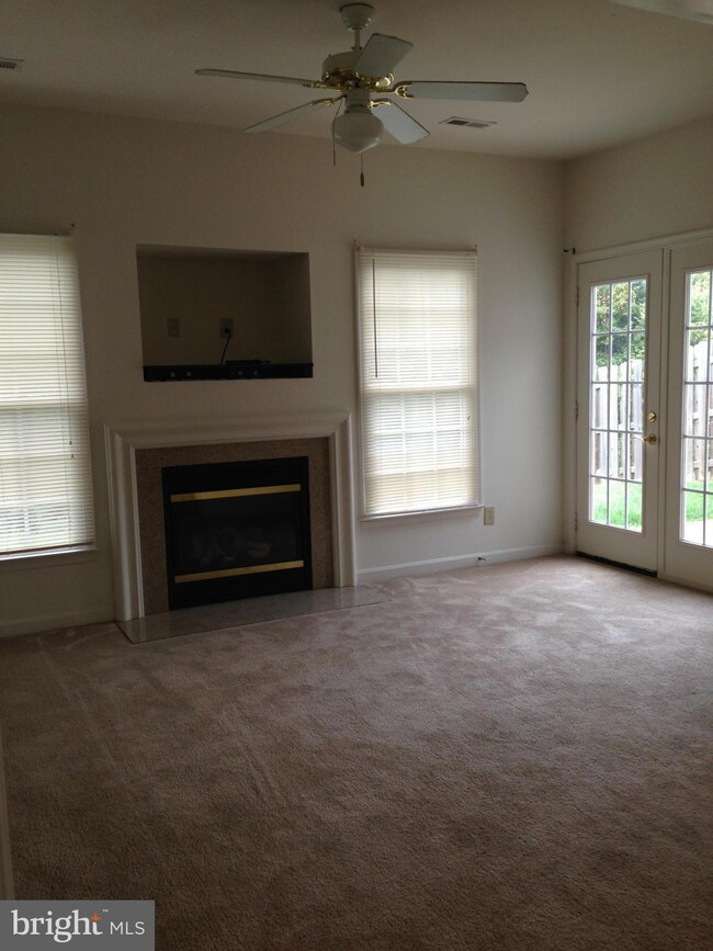 7102 Radford Dr, Fredericksburg, VA 22407 - photo 5