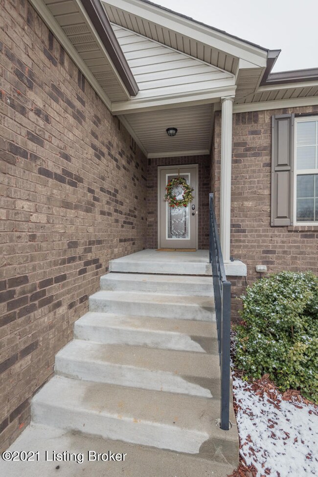 11717 Taylor Rae Dr, Louisville, KY 40229 - photo 2