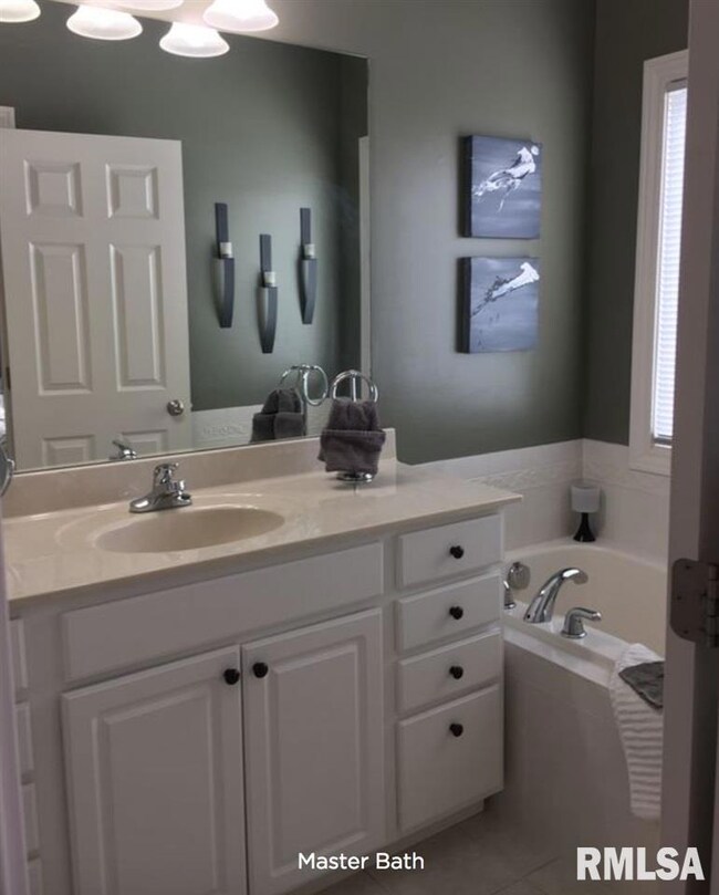 1955 W 53rd St, Davenport, IA 52806 - photo 2