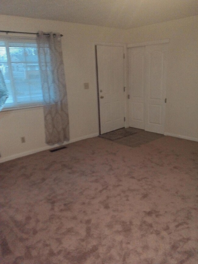 4185 Chandler Dr, Columbus, OH 43213 - photo 7