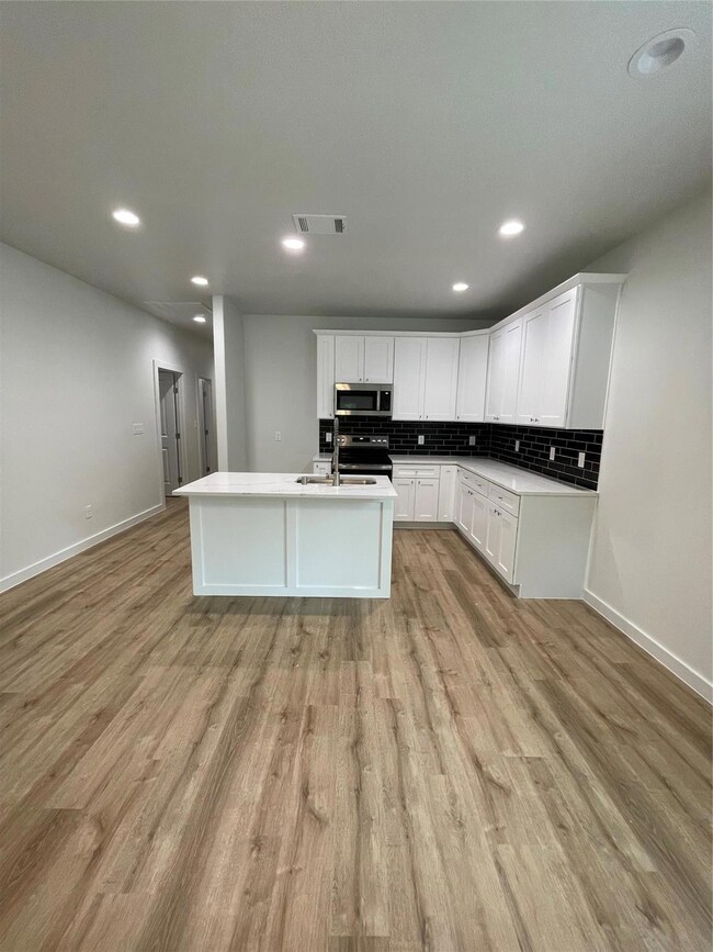 818 Dubois St, Denison, TX 75020 - photo 2