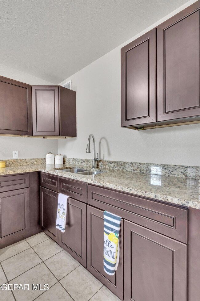 1114 Hawaii St, El Paso, TX 79915 - photo 2