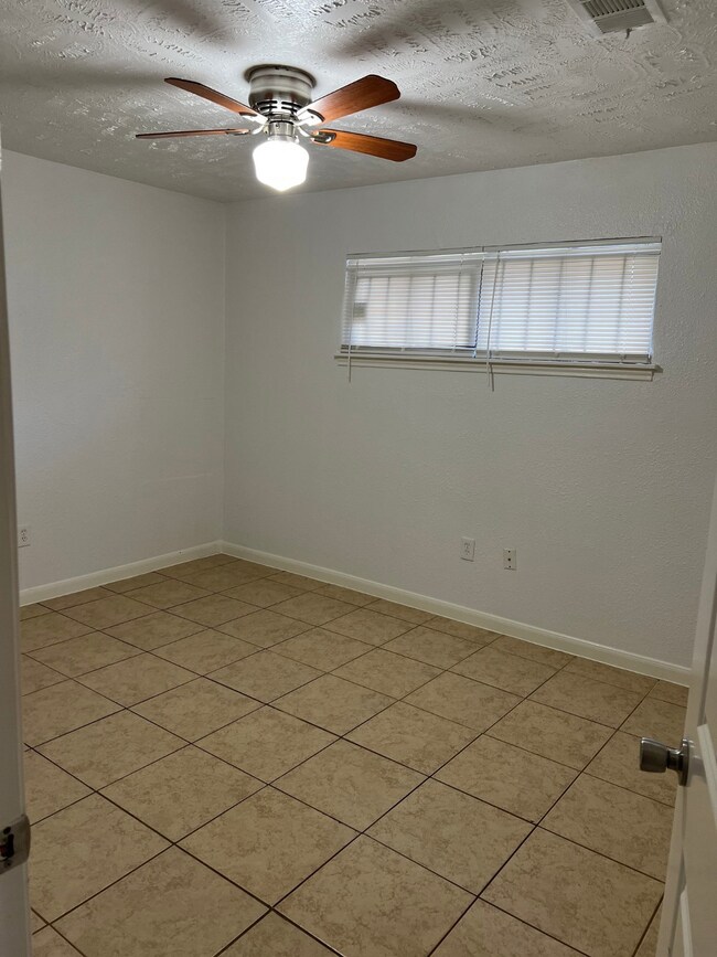 5136 Mallow St unit B, Houston, TX 77033 - photo 7