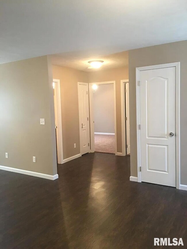 1105 N Monroe St unit A-D, Marion, IL 62959 - photo 5