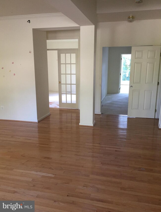 10127 Ellard Dr, Lanham, MD 20706 - photo 2