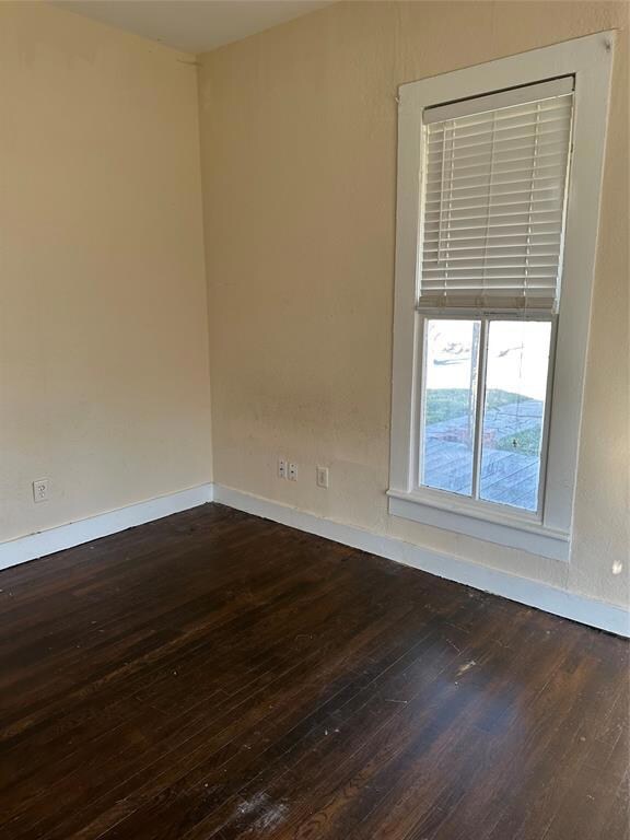 607 NW Main St, Ennis, TX 75119 - photo 6