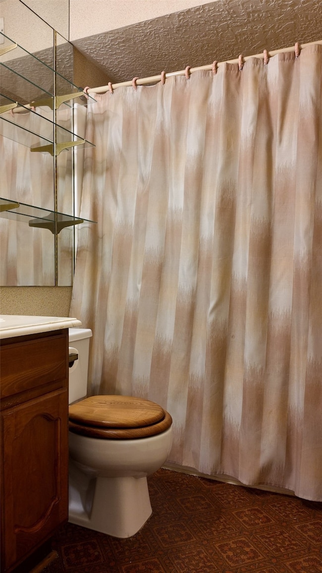 Bathroom on the first floor