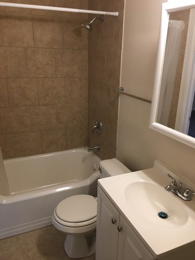 1415 Grand Ave unit L4, Waukegan, IL 60085 - photo 7