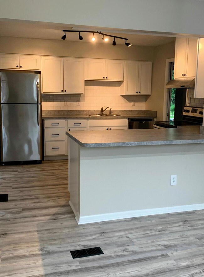 5877 - Kitchen III