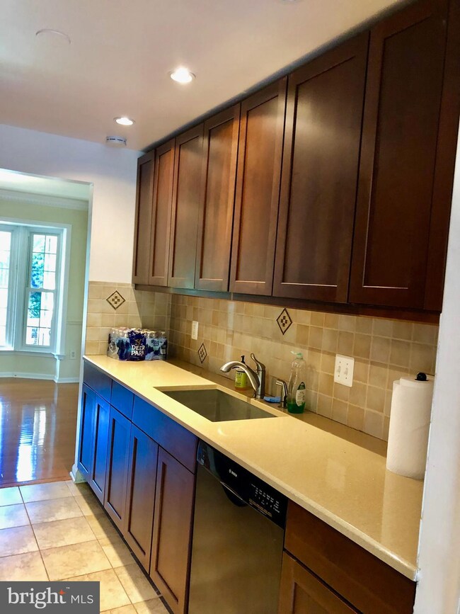 1961 Hickory Hill Ln, Silver Spring, MD 20906 - photo 4