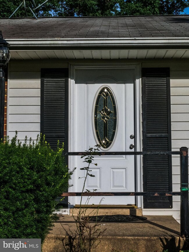 2904 Chapel View Dr, Silver Spring, MD 20904 - photo 3