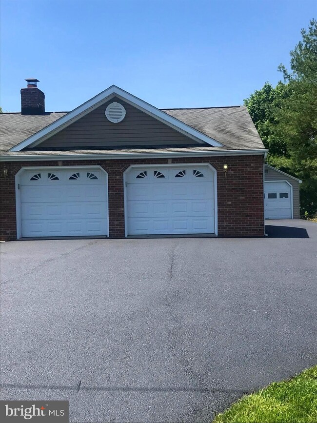 5708 Mineral Hill Rd, Sykesville, MD 21784 - photo 3