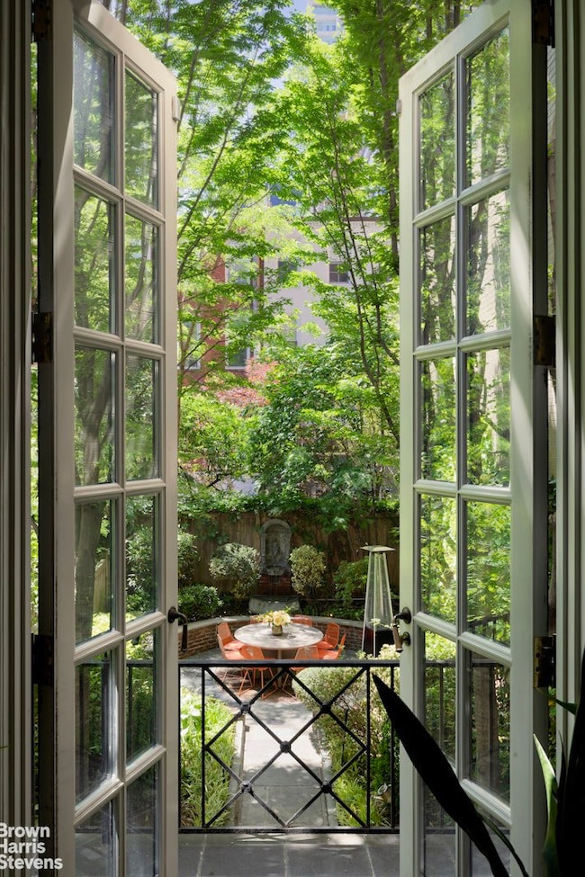 208 E 62nd St, New York, NY 10065 - photo 5