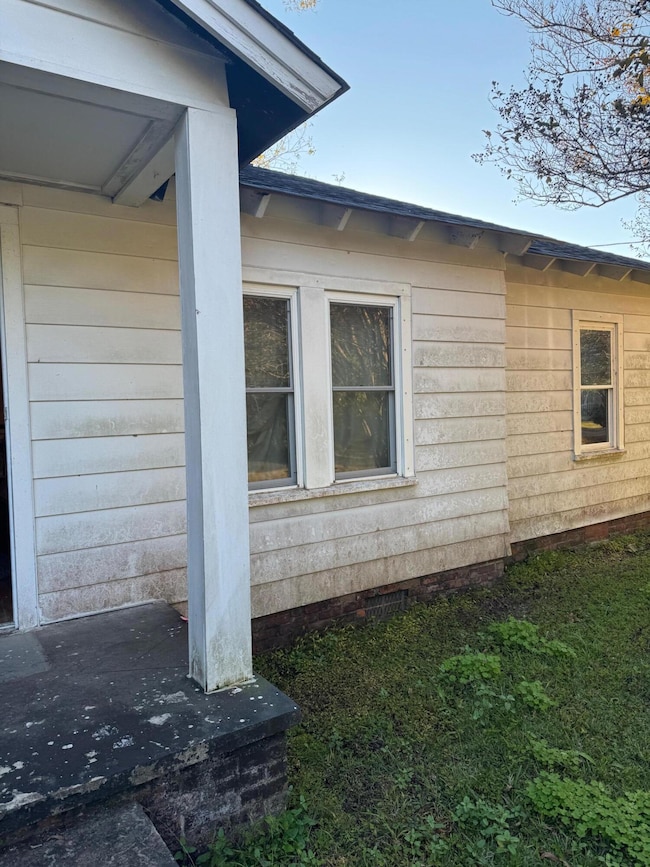 107 West St, Harleyville, SC 29448 - photo 2