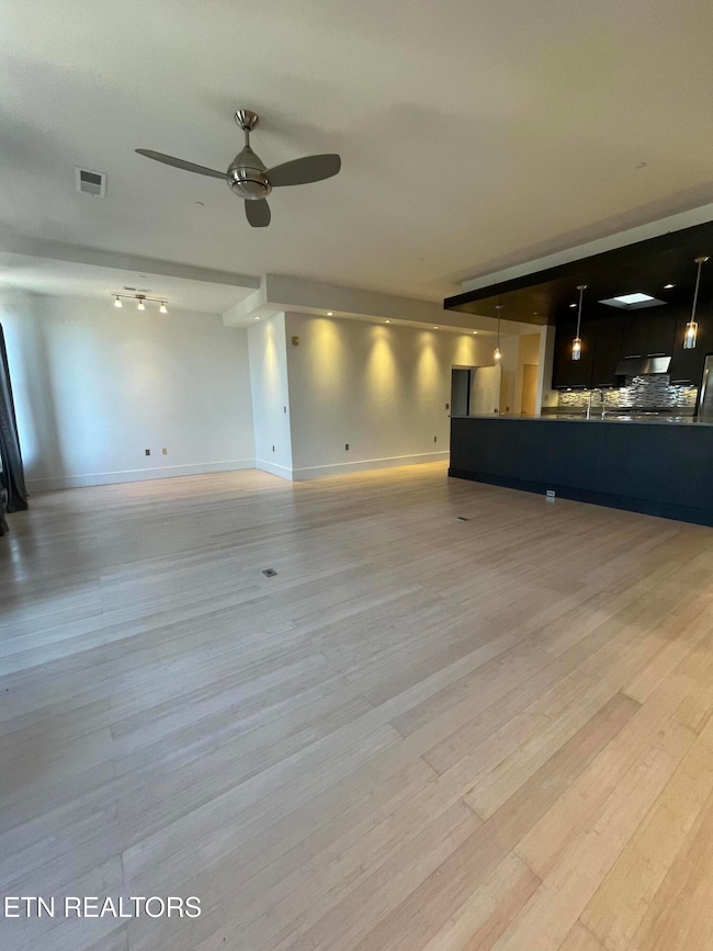 106 W Summit Hill Dr SW unit 302, Knoxville, TN 37902 - photo 2