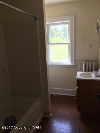 1149 W Main St, Stroudsburg, PA 18360 - photo 2