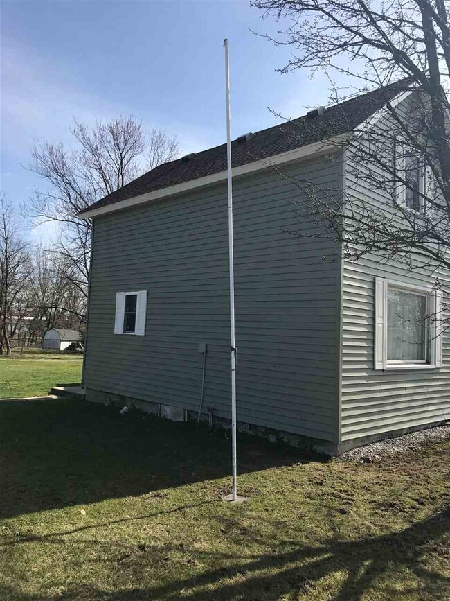 1024 N Wayne St, Warren, IN 46792 - photo 2