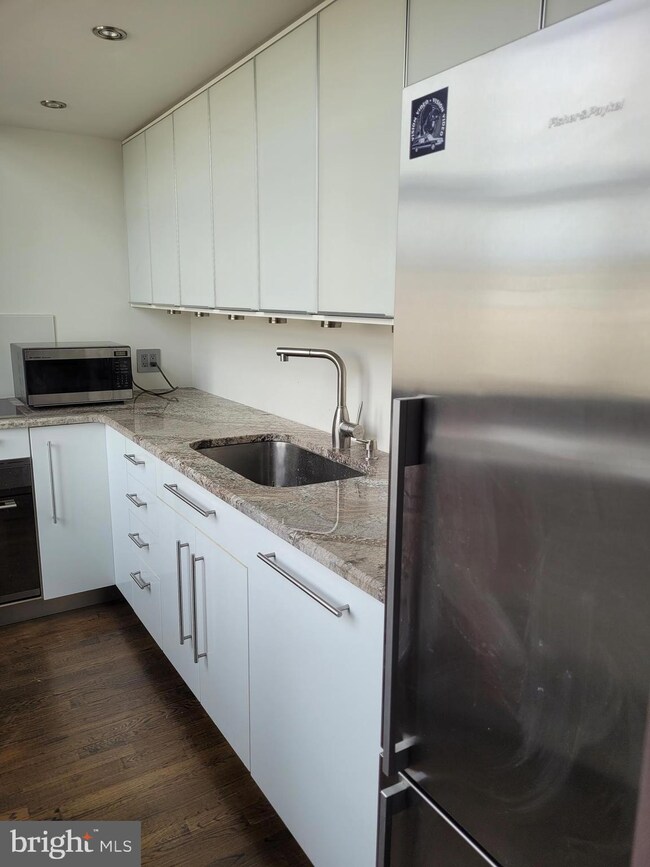 849 S 7th St unit 3B, Philadelphia, PA 19147 - photo 7