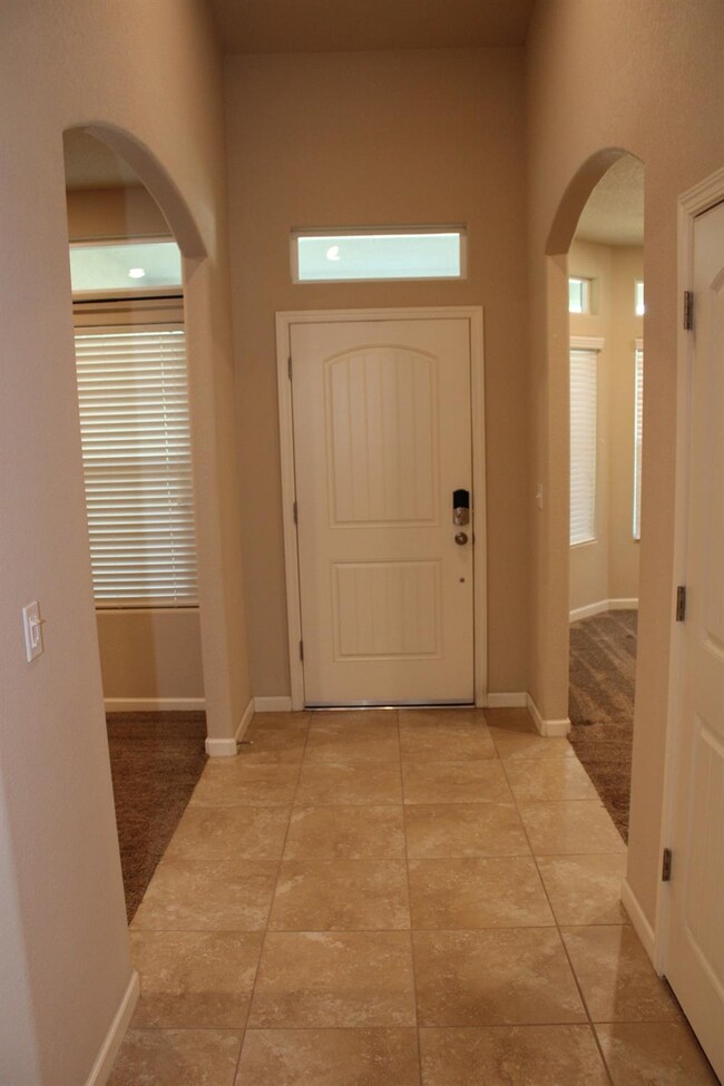 6673 E Lansing Way, Fresno, CA 93727 - photo 6