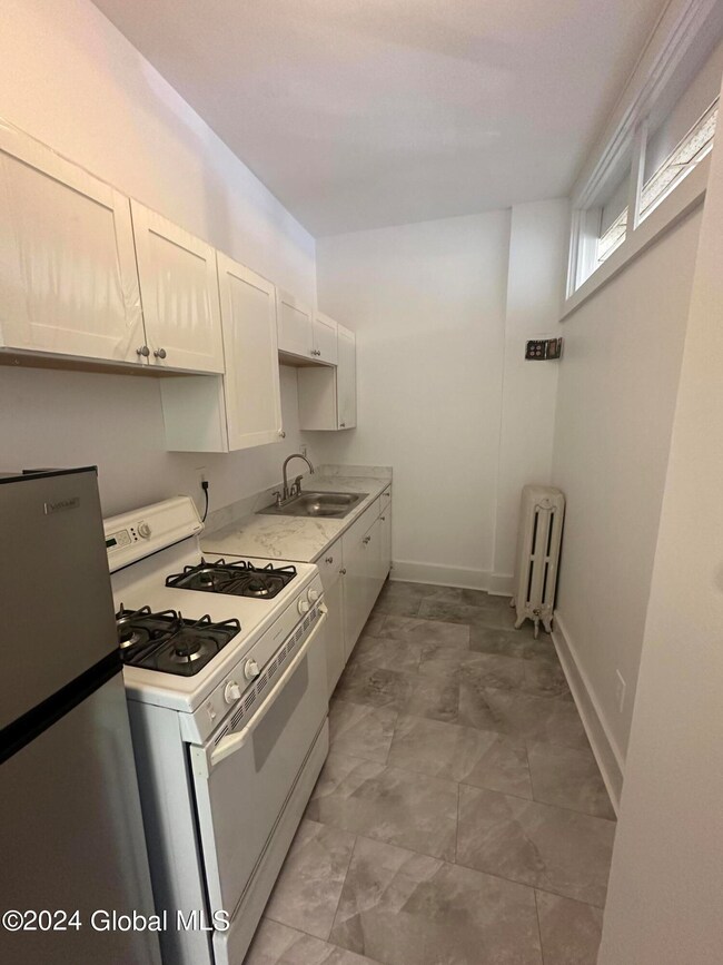 166 2nd Ave unit 3, Troy, NY 12180 - photo 5