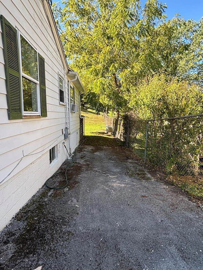 4107 Brierwood Ln, Bluefield, WV 24701 - photo 7