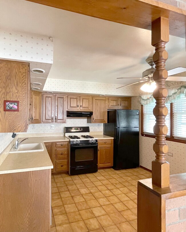 4634 Scott St, Schiller Park, IL 60176 - photo 3