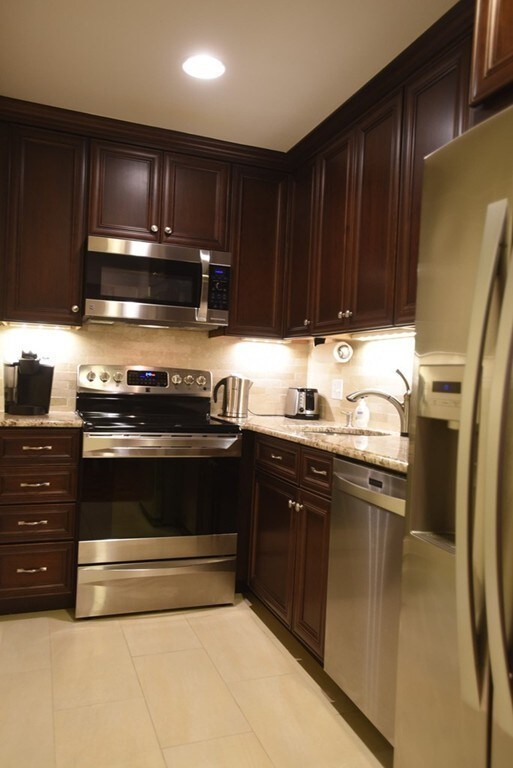 99 Florence St unit 301D, Chestnut Hill, MA 02467 - photo 4