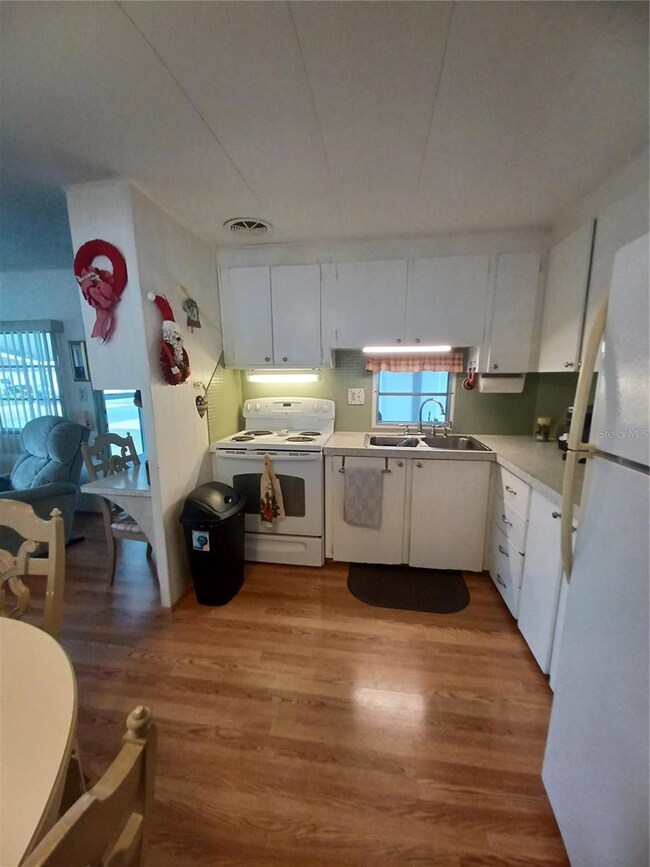 34632 Sweetpea Ln, Zephyrhills, FL 33541 - photo 7