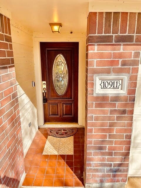 10911 Ambergate Dr, Humble, TX 77396 - photo 2