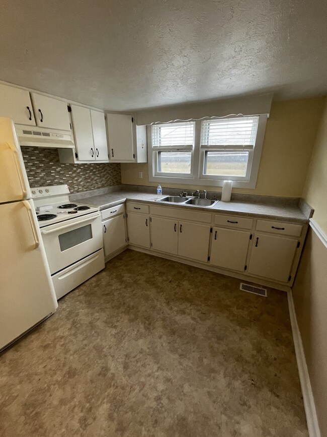 200 Rayburn St, Manchester, TN 37355 - photo 6