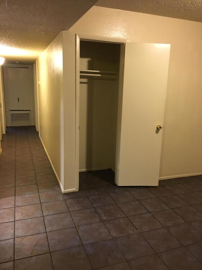 410 E Royal Palms Dr, Mesa, AZ 85203 - photo 5