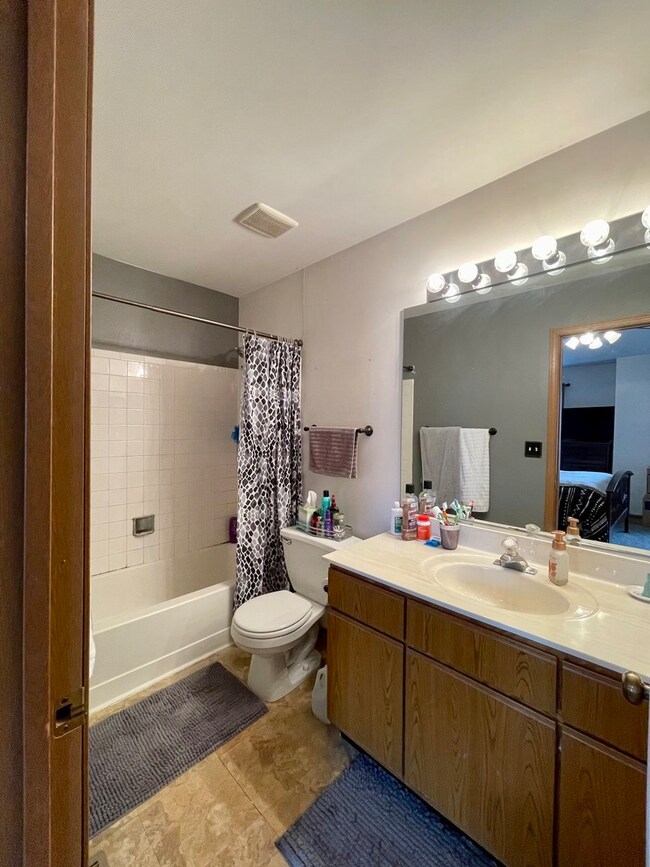 1882 Grove Ave unit 21B188, Schaumburg, IL 60193 - photo 6