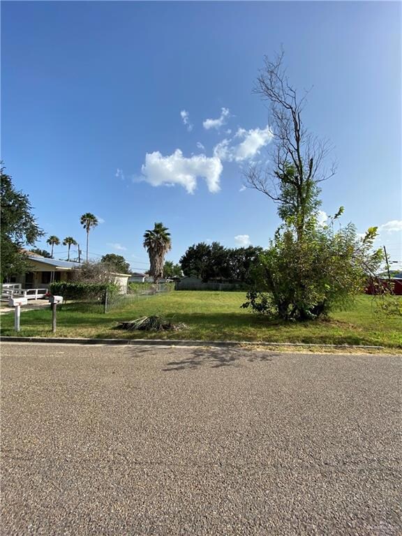 004 Sgt Rosas St, Weslaco, TX 78599 - photo 2