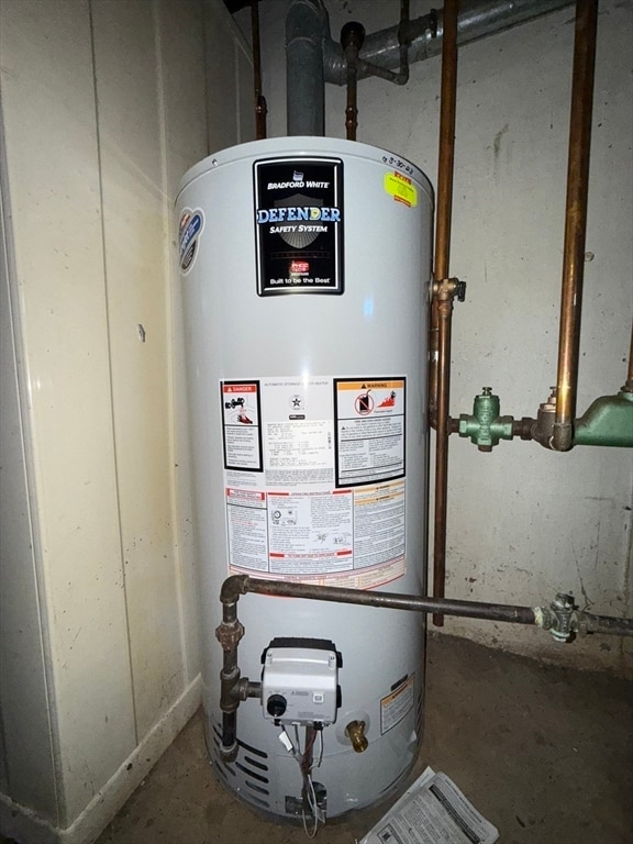 98 Greenpoint Cir, Chicopee, MA 01020 - photo 5