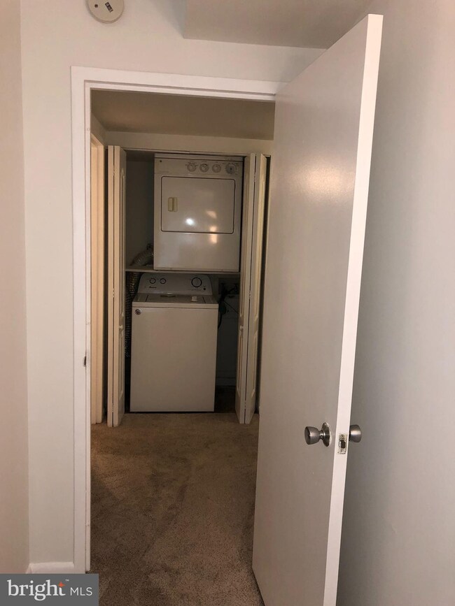 11617 Stoneview Square unit 22C, Reston, VA 20191 - photo 5