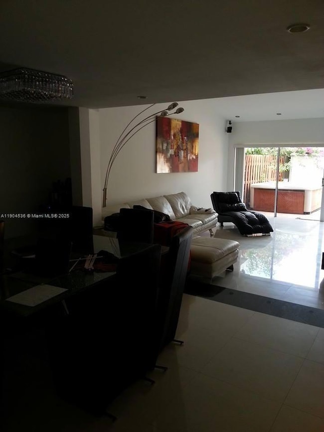 546 NE 199th Ln unit 4w, Miami, FL 33179 - photo 3