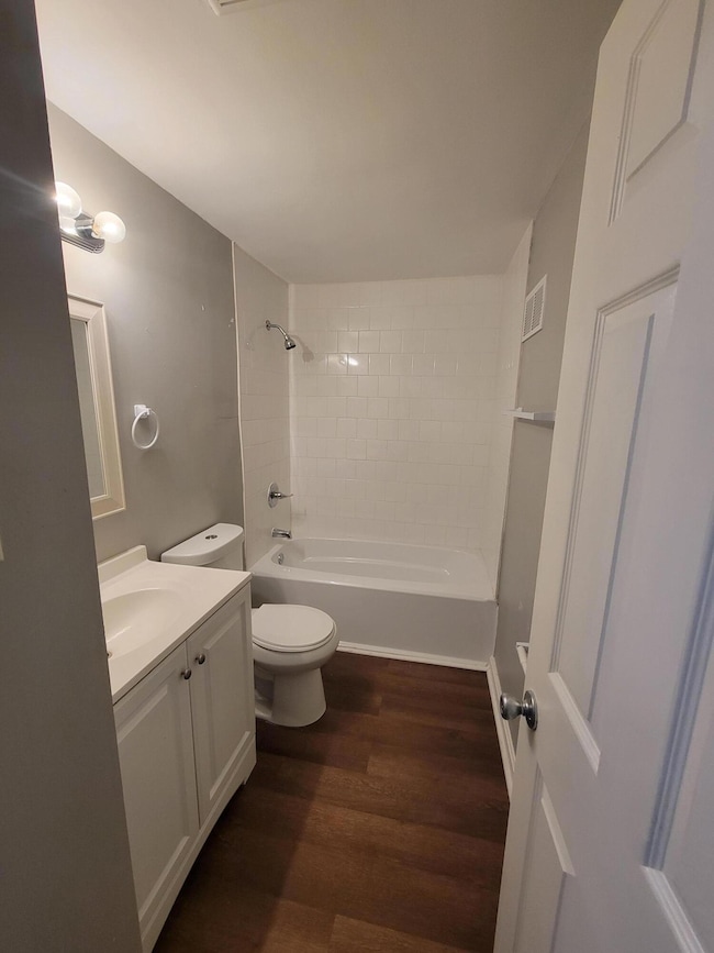 1775 Harrodsburg Rd unit 2nd floor unit, Lexington, KY 40504 - photo 5