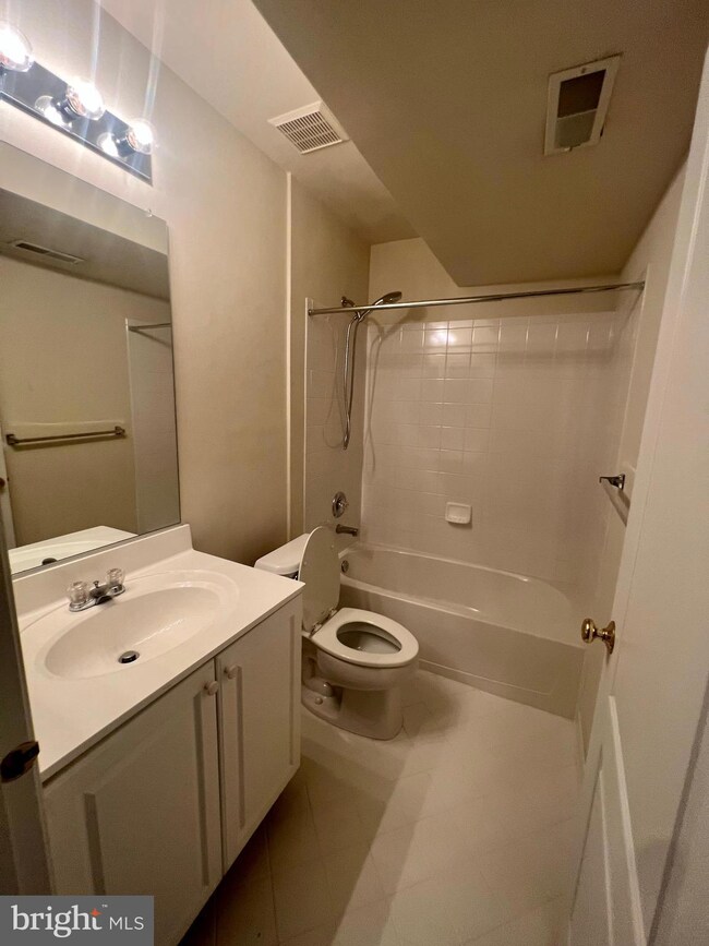 22106 Fair Garden Ln, Clarksburg, MD 20871 - photo 7