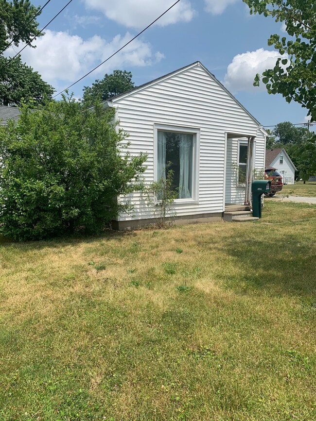 2914 17th St, Columbus, IN 47201 - photo 3