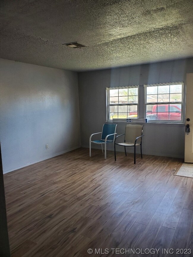 14207 S Hickory Place, Glenpool, OK 74033 - photo 3