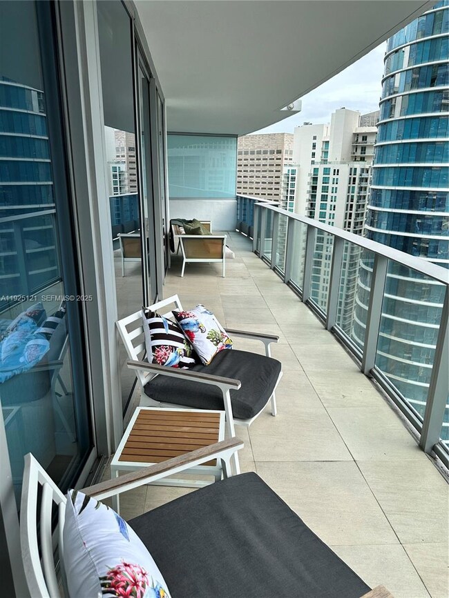 200 Biscayne Boulevard Way unit 4007, Miami, FL 33131 - photo 2
