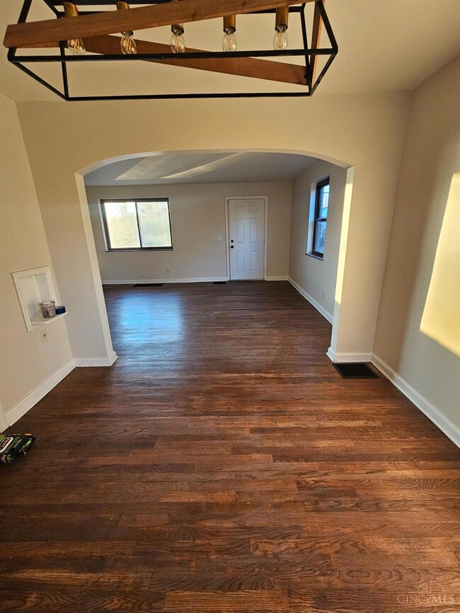 6024 Sunridge Dr, Cincinnati, OH 45224 - photo 7