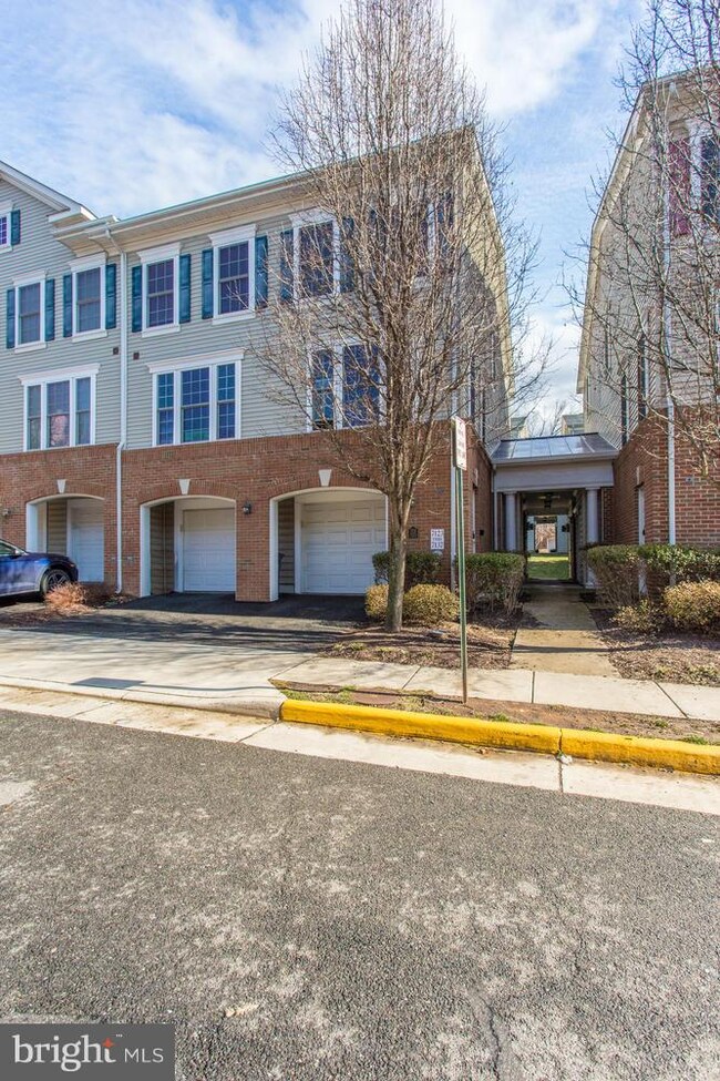 7133 Huntley Creek Place unit 54, Alexandria, VA 22306 - photo 2