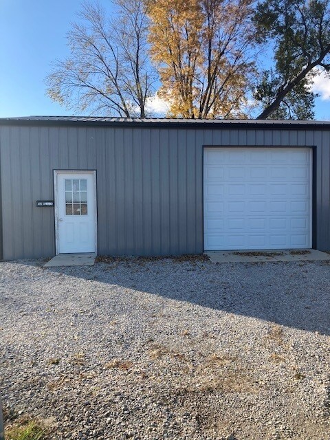 300 N Prairie St, Tuscola, IL 61953 - photo 5