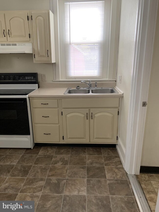 4801 Horseshoe Pike unit 10, Honey Brook, PA 19344 - photo 5