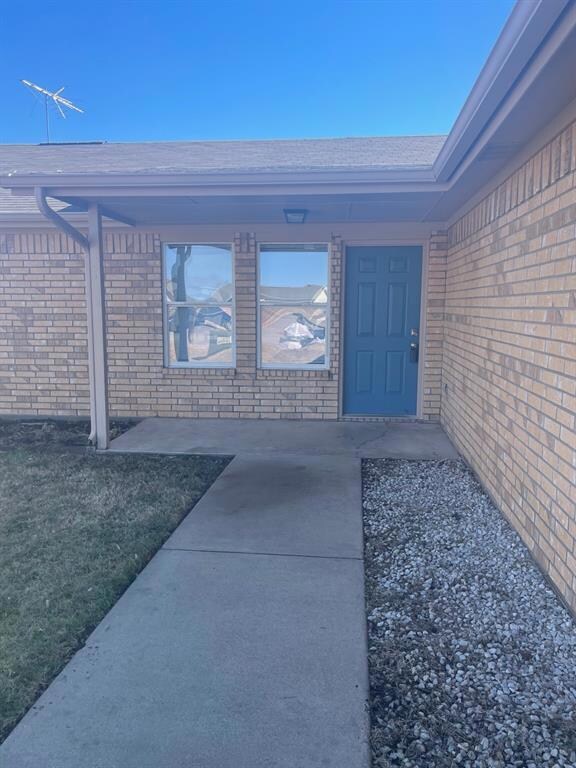 201 Dean Ct, Granbury, TX 76049 - photo 4