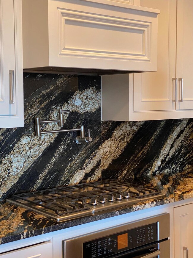 Gas stove with a pot filler, encased in this decor