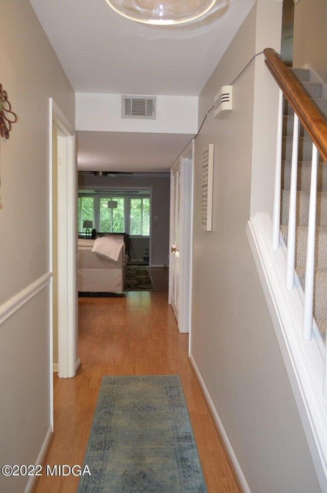 4.632WillowCreekDrFoyer